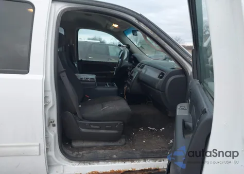 2011 Chevrolet Tahoe Commercial Fleet z USA, uszkodzony, nr VIN 1GNLC2E07BR316025